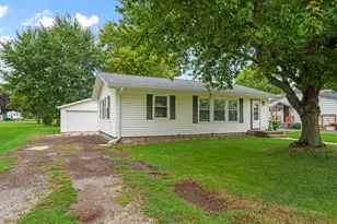 206 S 3rd St, Malta, IL 60150 - Photo 1
