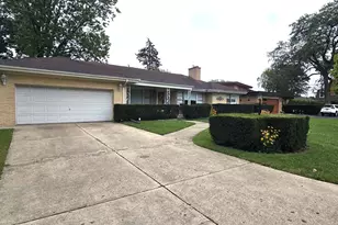6425 N Knox Ave, Lincolnwood, IL 60712 - Photo 4