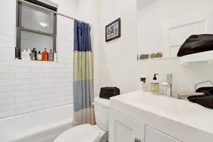 1000 W Dakin St, Chicago, IL 60613 - Photo 4