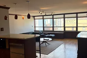201 E Chestnut St, Chicago, IL 60611 - Photo 2
