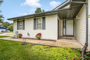 101 Gables Dr SW, Poplar Grove, IL 61065 - Photo 4
