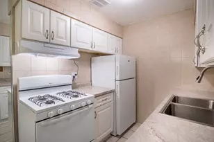 876 Blossom Ln, Prospect Heights, IL 60070 - Photo 6