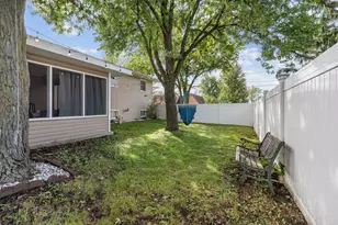 960 Becker Ln, Aurora, IL 60505 - Photo 34