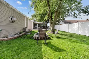 960 Becker Ln, Aurora, IL 60505 - Photo 36