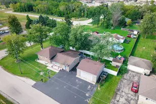 960 Becker Ln, Aurora, IL 60505 - Photo 6