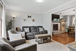 2805 Rocksbury Dr, Bloomington, IL 61705 - Photo 2