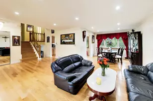 911 S Elmhurst Rd, Mount Prospect, IL 60056 - Photo 8