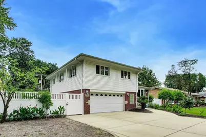 911 S Elmhurst Road, Mount Prospect, IL 60056 - Photo 2