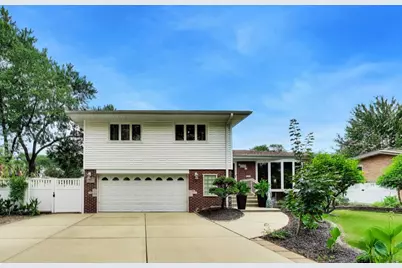 911 S Elmhurst Road, Mount Prospect, IL 60056 - Photo 1