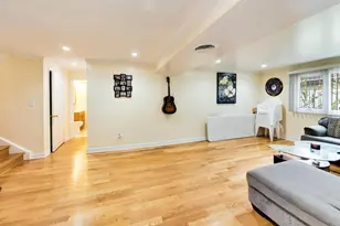 911 S Elmhurst Rd, Mount Prospect, IL 60056 - Photo 16