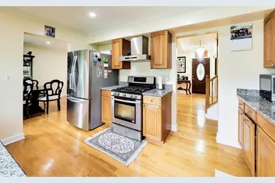 911 S Elmhurst Road, Mount Prospect, IL 60056 - Photo 12