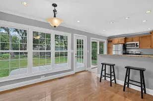 352 Berry Dr, Naperville, IL 60540 - Photo 6