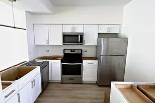 295 Hunterdon Ct, Schaumburg, IL 60194 - Photo 10