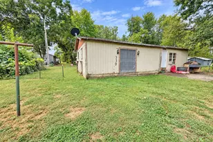 330 Collins St, Carlyle, IL 62231 - Photo 4