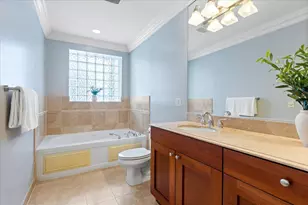 3736 N Fremont St, Chicago, IL 60613 - Photo 10
