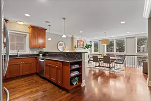 3736 N Fremont St, Chicago, IL 60613 - Photo 8