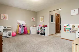 651 Ashleigh Ln, Roscoe, IL 61073 - Photo 10