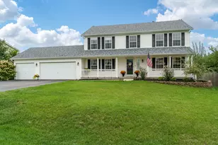 651 Ashleigh Ln, Roscoe, IL 61073 - Photo 2