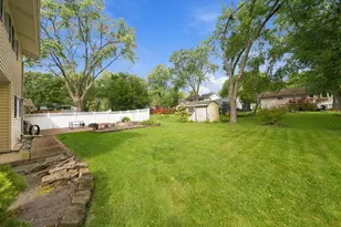 894 E Schirra Dr, Palatine, IL 60074 - Photo 2