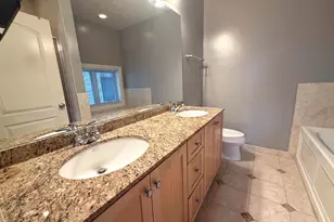 924 W Dakin St, Chicago, IL 60613 - Photo 8