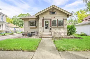 217 W Moulton St, Pontiac, IL 61764 - Photo 2