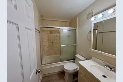 2115 W Farwell Avenue #202, Chicago, IL 60645 - Photo 10