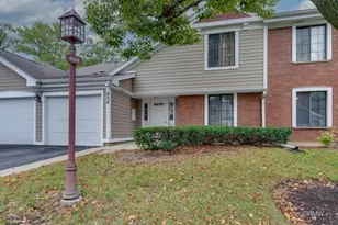404 Sandalwood Ln, Schaumburg, IL 60193 - Photo 2