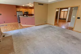 635 Nathan Lattin Ln, Sycamore, IL 60178 - Photo 6