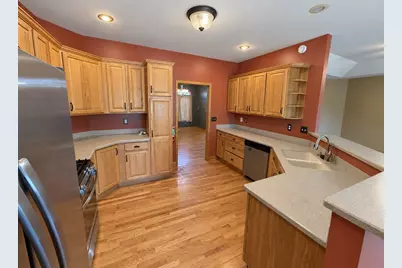 635 Nathan Lattin Lane, Sycamore, IL 60178 - Photo 8