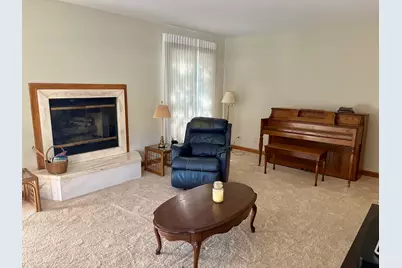 44 Queens Court #44, Westchester, IL 60154 - Photo 4