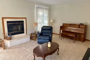 44 Queens Ct, Westchester, IL 60154 - Photo 4