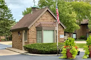 44 Queens Ct, Westchester, IL 60154 - Photo 2