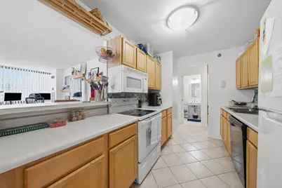 70 W Huron Street #502, Chicago, IL 60654 - Photo 16