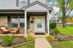 708 Shaw Ct, Schaumburg, IL 60194 - Photo 2