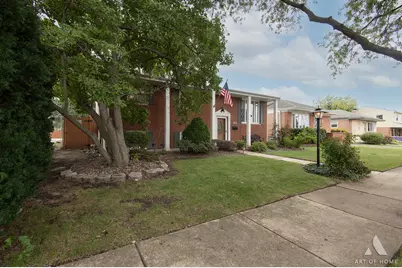 9313 Parkside Avenue, Oak Lawn, IL 60453 - Photo 2
