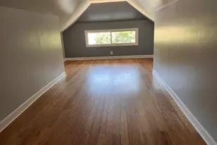8340 S Paxton Ave, Chicago, IL 60617 - Photo 12