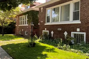 8340 S Paxton Ave, Chicago, IL 60617 - Photo 4