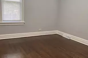 8340 S Paxton Ave, Chicago, IL 60617 - Photo 10