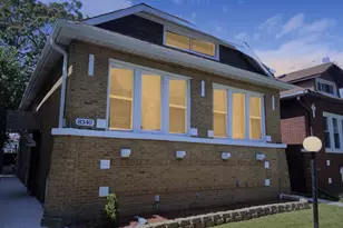 8340 S Paxton Ave, Chicago, IL 60617 - Photo 2