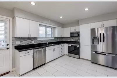 7851 W Church Street W, Morton Grove, IL 60053 - Photo 10