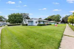 2206 Halsted Rd, Rockford, IL 61103 - Photo 2