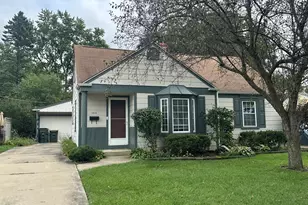 1015 N Fernandez Ave, Arlington Heights, IL 60004 - Photo 1