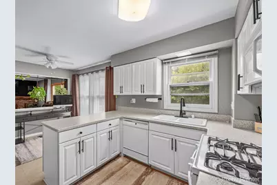 556 Westminster Place, Mundelein, IL 60060 - Photo 8