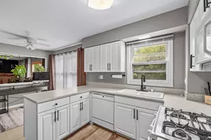556 Westminster Pl, Mundelein, IL 60060 - Photo 8