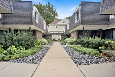 1635 W Belle Plaine Avenue, Chicago, IL 60613 - Photo 4