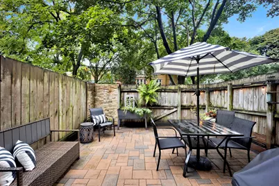 1635 W Belle Plaine Avenue, Chicago, IL 60613 - Photo 8