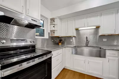 1635 W Belle Plaine Avenue, Chicago, IL 60613 - Photo 20