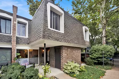 1635 W Belle Plaine Avenue, Chicago, IL 60613 - Photo 1