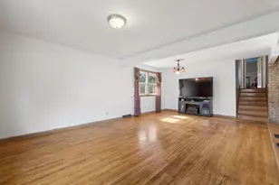 9019 W 92nd Pl, Hickory Hills, IL 60457 - Photo 4