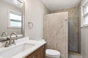 211 W Pickwick Rd, Arlington Heights, IL 60005 - Photo 12